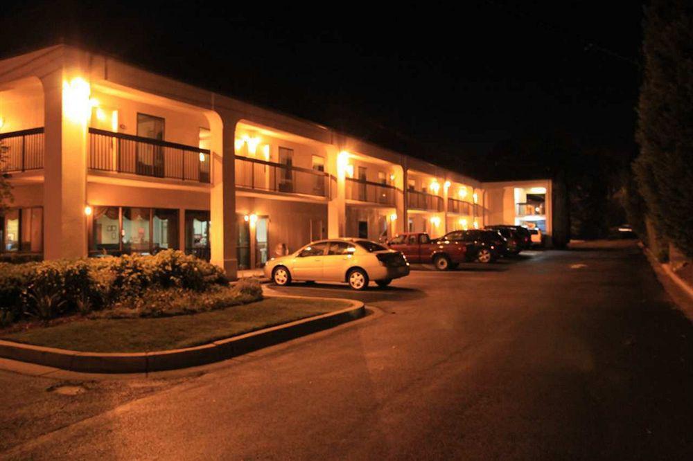 Baymont By Wyndham Mcdonough Hotel Exterior photo
