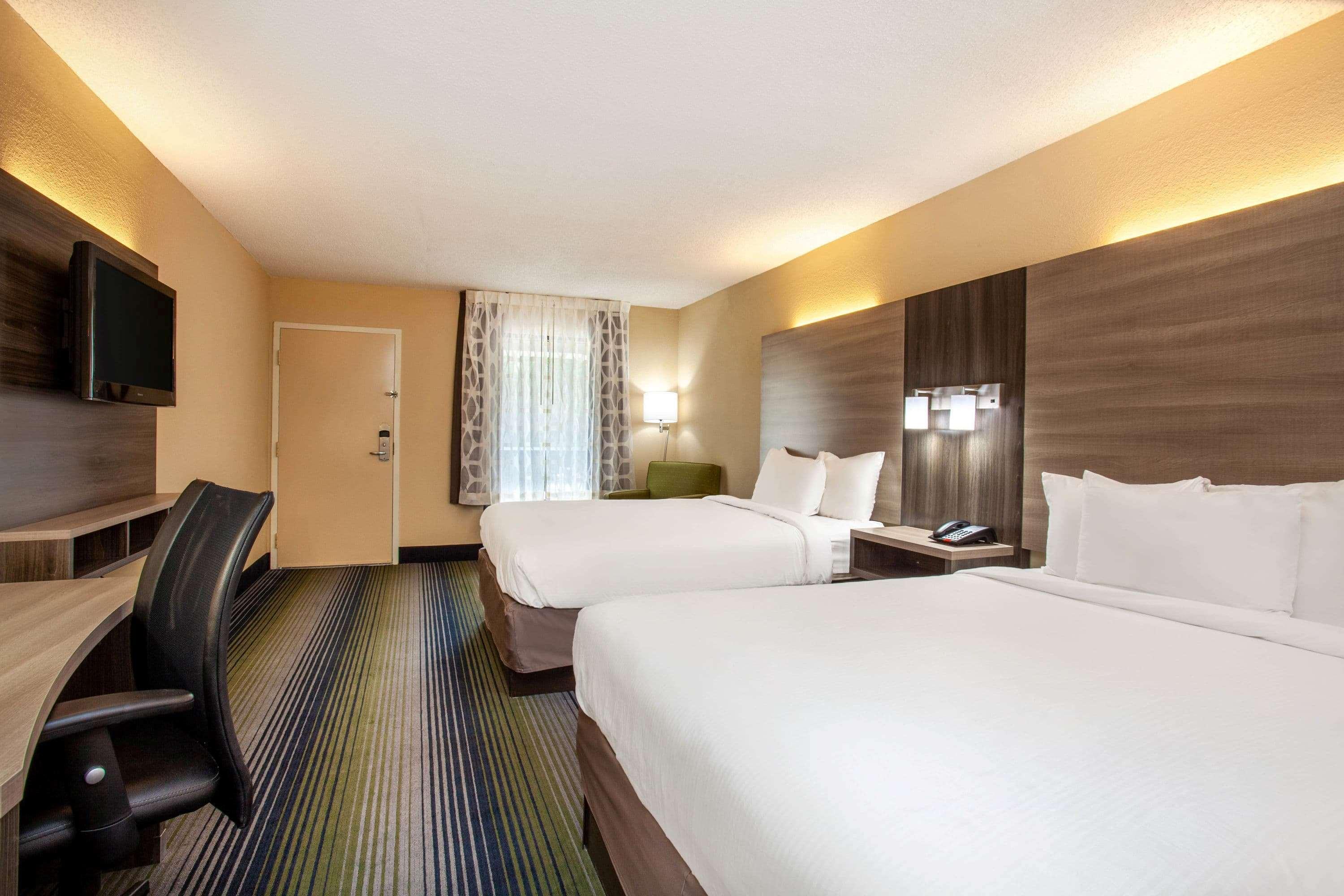 Baymont By Wyndham Mcdonough Hotel Exterior photo