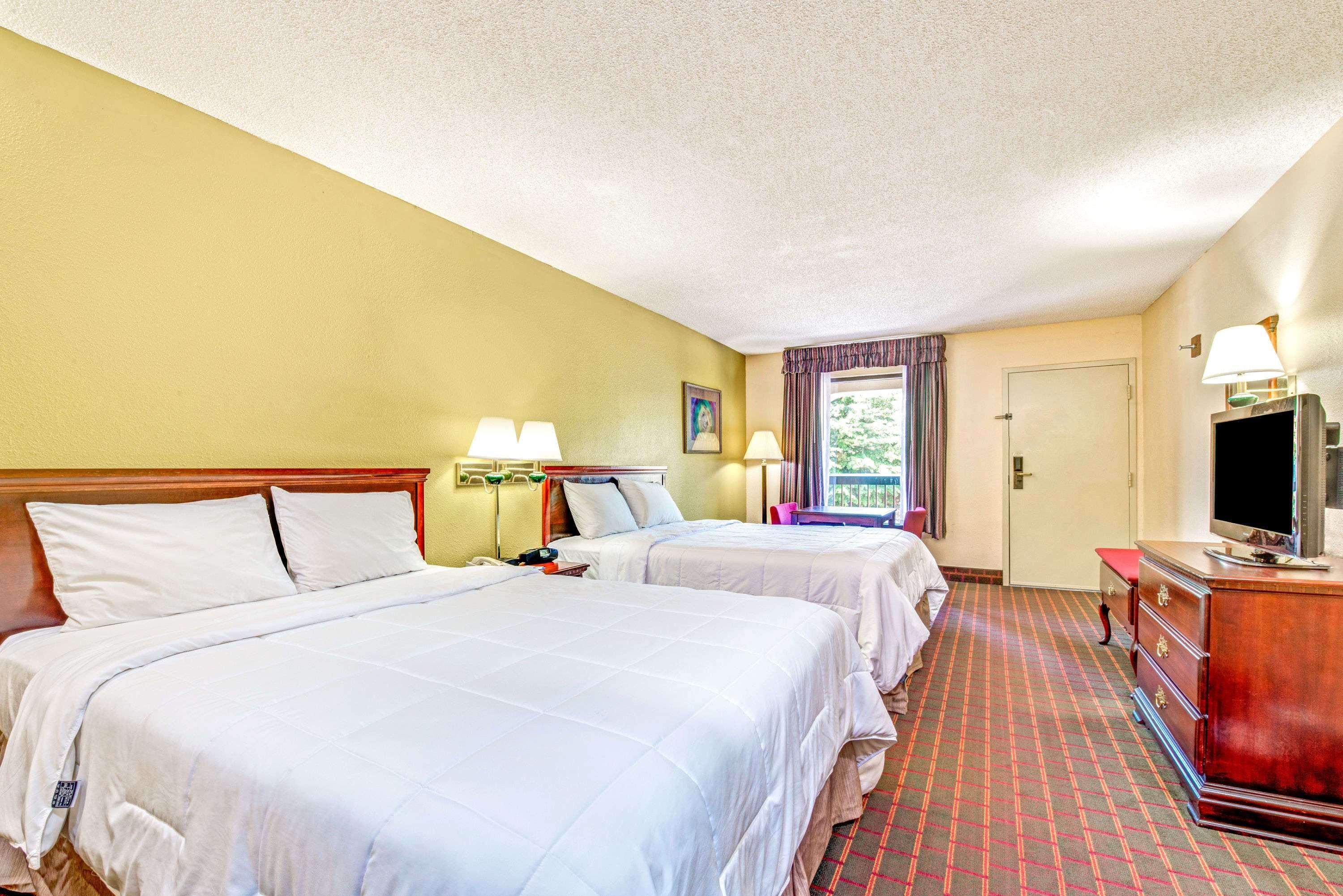 Baymont By Wyndham Mcdonough Hotel Exterior photo