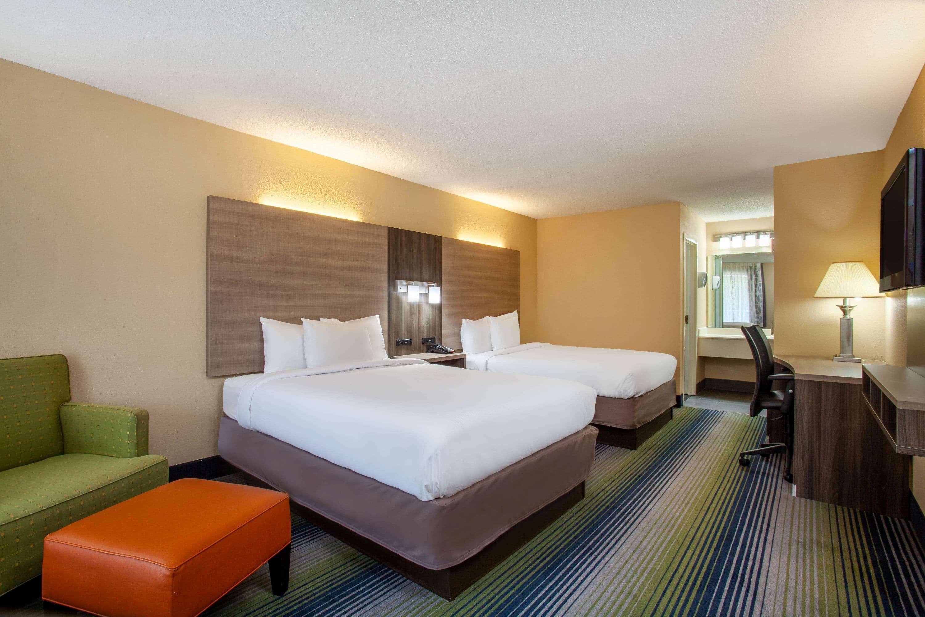 Baymont By Wyndham Mcdonough Hotel Exterior photo