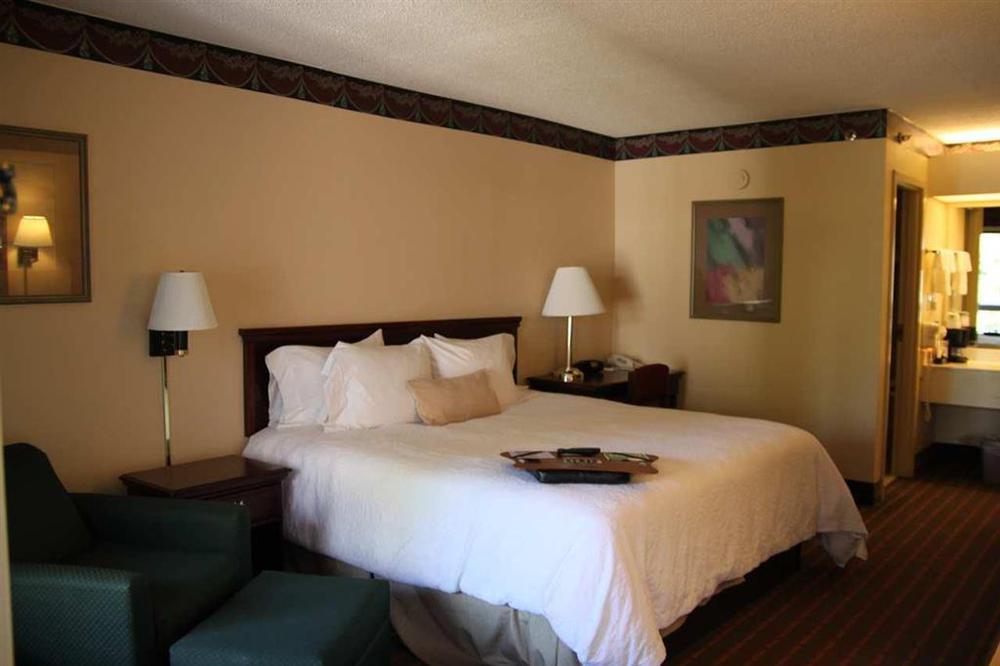 Baymont By Wyndham Mcdonough Hotel Room photo
